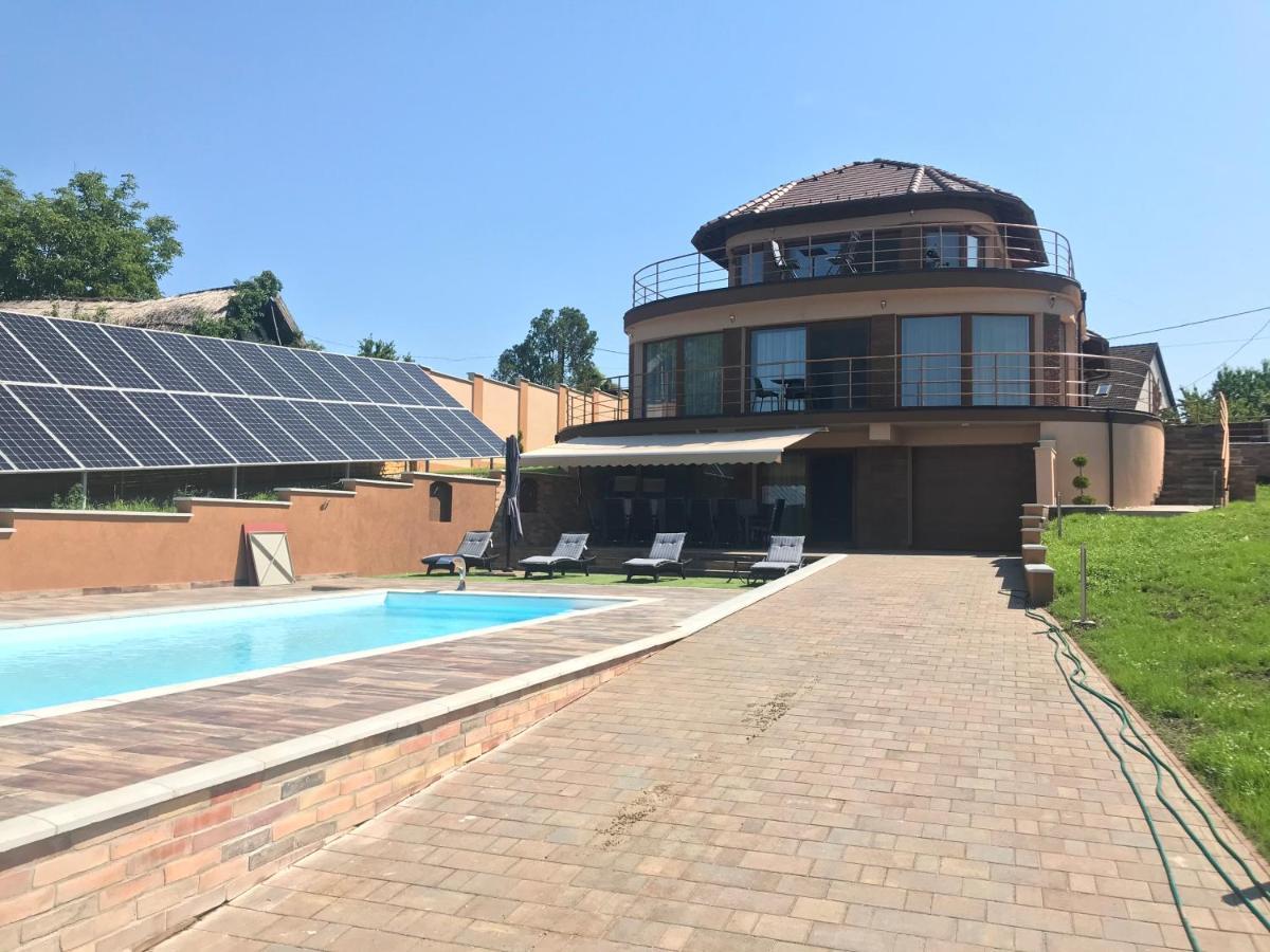 Royal Villa Кестхей Екстер'єр фото